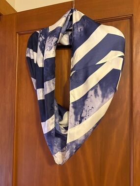 J.Crew blue and white silk scarf infinity circle style zig zag design